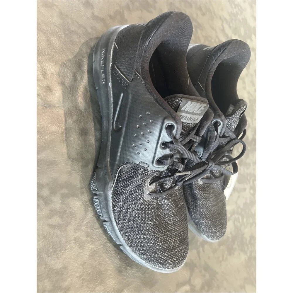Nike ladies athletic sneakers black Sz 9